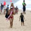 Jack Johnson profitait le 13 avril 2013 d'une journée en famille sur une plage de North Shore, sur son île natale d'Oahu, avec sa femme Kim et leurs trois enfants.