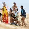 Jack Johnson, son petit dernier dans les bras, encore trop jeune pour apprendre le surf, profitait le 13 avril 2013 d'une journée en famille sur une plage de North Shore, sur son île natale d'Oahu, avec sa femme Kim et leurs trois enfants.