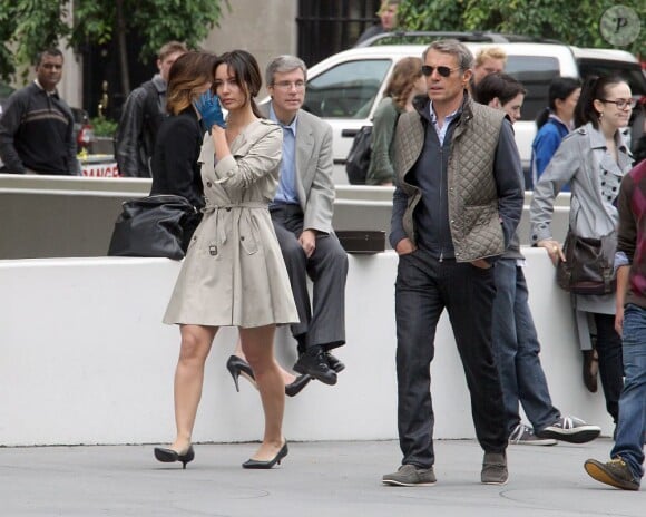 Bérénice Marlohe et Lambert Wilson sur le tournage du film 5 to 7 au Musée Guggenheim à New York, le 29 mai 2013.