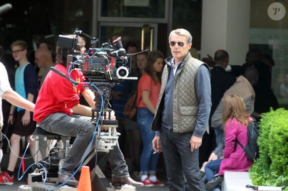 Lambert Wilson sur le tournage du film 5 to 7 au Musée Guggenheim à New York, le 29 mai 2013.