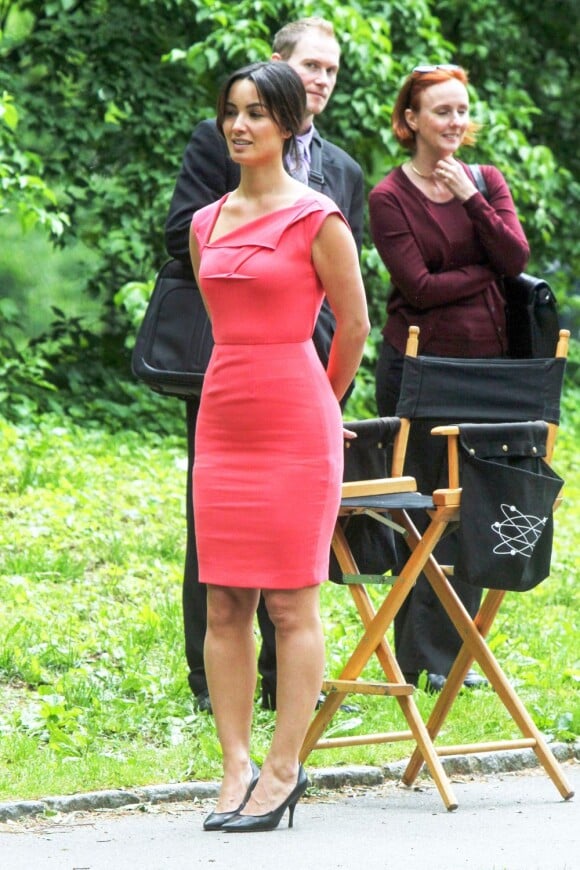 Bérénice Marlohe ultra glamour sur le tournage du film 5 to 7 à New York, le 28 mai 2013.