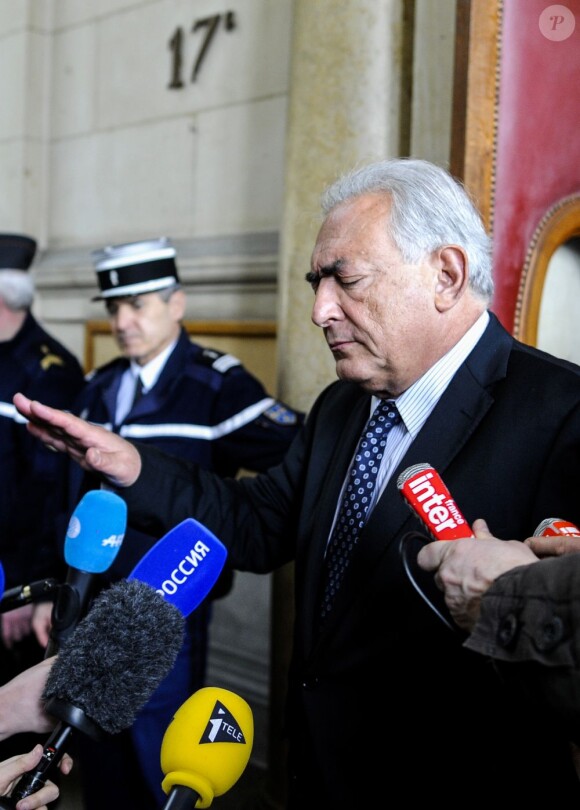 Dominique Strauss-Kahn au palais de Justice de Paris pour défendre ses intérêts contre le livre de Marcela Iacub, le 26 février 2013