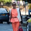 Olivia Palermo porte un ensemble orange MSGM, une veste Diane von Furstenberg, un sac Louis Vuitton et des sandales Tibi. New York, le 30 mai 2013.