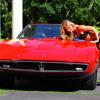 Nikki Leigh pose avec une Maserati Ghibli Spyder SS de 1970, à Brentwood, le 31 mai 2013. L'ex-playmate s'apprête justement à faire ses débuts au cinéma dans un film sur des pilotes de courses automobiles, Snake and Mongoose.