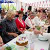 La duchesse de Cornouailles était en déplacement dans le Wiltshire le 2 juin 2013, pour passer le Big Lunch avec les habitants et écoliers de Trowbridge.