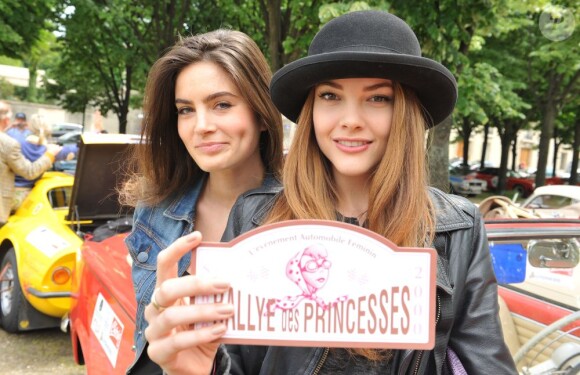 Solweig Rediger-Lizlow et Lara Micheli - Jour de vérification des véhicules avant le départ du Rallye des princesses 2013 qui a eu lieu le lendemain 2 juin à 8h à l'esplanade des Invalides.