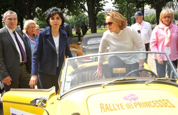 Rachida Dati - Jour de vérification des véhicules avant le départ du Rallye des princesses 2013 qui a eu lieu le lendemain 2 juin à 8h à l'esplanade des Invalides.