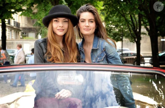 Solweig Rediger-Lizlow et Lara Micheli - Jour de vérification des véhicules avant le départ du Rallye des princesses 2013 qui a eu lieu le lendemain 2 juin à 8h à l'esplanade des Invalides.