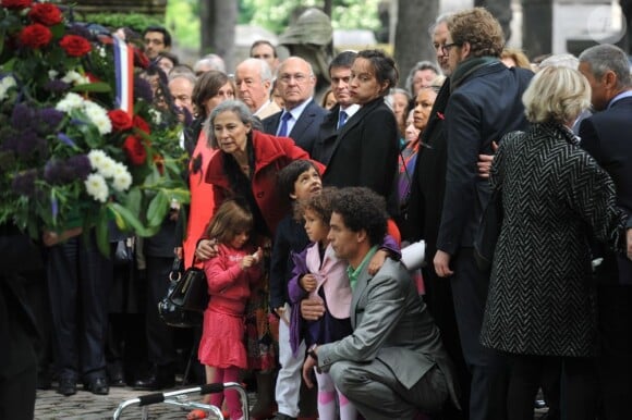 Manuel Valls, Michel Sapin, Edouard Balladur, Christiane Taubira, Michel Rocard lors de l'enterrement du constitutionnaliste Guy Carcassonne au cimetière de Montmartre le 3 juin 2013