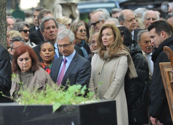 Valérie Trierweiler, Claude Bartolone et Jean-Louis Debré lors de l'enterrement du constitutionnaliste Guy Carcassonne au cimetière de Montmartre le 3 juin 2013