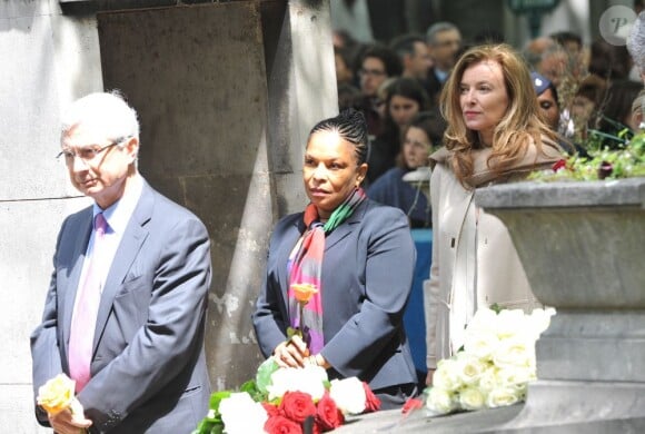 Claude Bartolone, Christiane Taubira, Valérie Trierweiler lors de l'enterrement du constitutionnaliste Guy Carcassonne au cimetière de Montmartre le 3 juin 2013