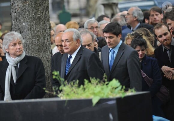 Dominique Strauss-Kahn lors de l'enterrement du constitutionnaliste Guy Carcassonne au cimetière de Montmartre le 3 juin 2013