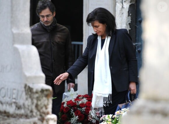 Anne Sinclair lors de l'enterrement du constitutionnaliste Guy Carcassonne au cimetière de Montmartre le 3 juin 2013 à Paris