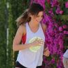 Ashley Tisdale fait du jogging avec son coach sportif à West Hollywood, le 20 mai 2013.