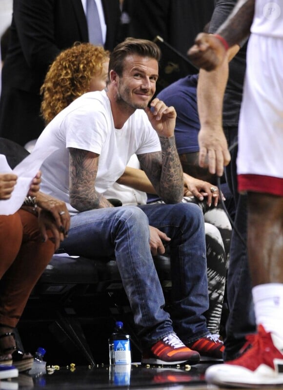David Beckham, tout sourire lors du match entre le Heat de Miami et les Pacers de l'Indiana à l'American Airlines Arena de Miami le 3 juin 2013