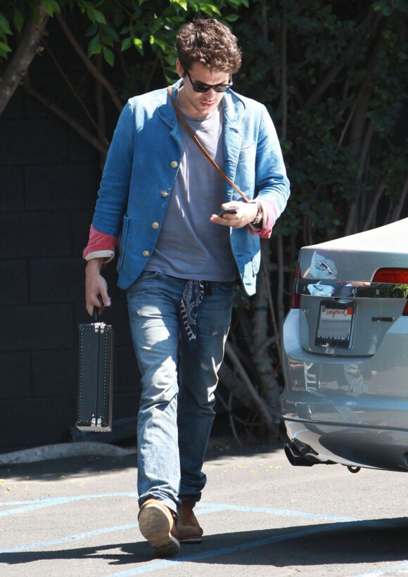 John Mayer a été aperçu dans les rues de North Hollywood, le 4 Juin 2013.