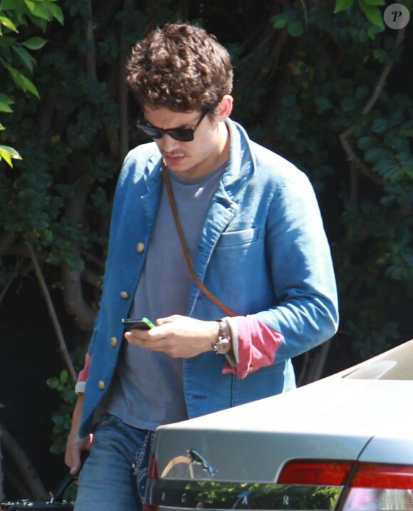 John Mayer dans les rues de North Hollywood, le 4 Juin 2013.