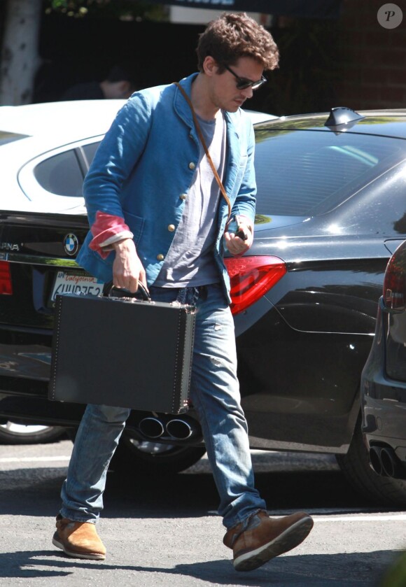John Mayer dans les rues de North Hollywood, le 4 Juin 2013.