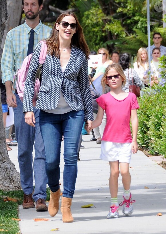 Jennifer Garner va chercher sa fille Violet, le 5 juin 2013 à Santa Monica