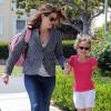 Jennifer Garner va chercher sa fille Violet, 7 ans, le 5 juin 2013 à Santa Monica