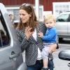 Jennifer Garner a eu une journée bien remplie : courses, aller chercher sa fille Violet à l'école et balade avec l'adorable Samuel. Le 6 juin à Santa Monica