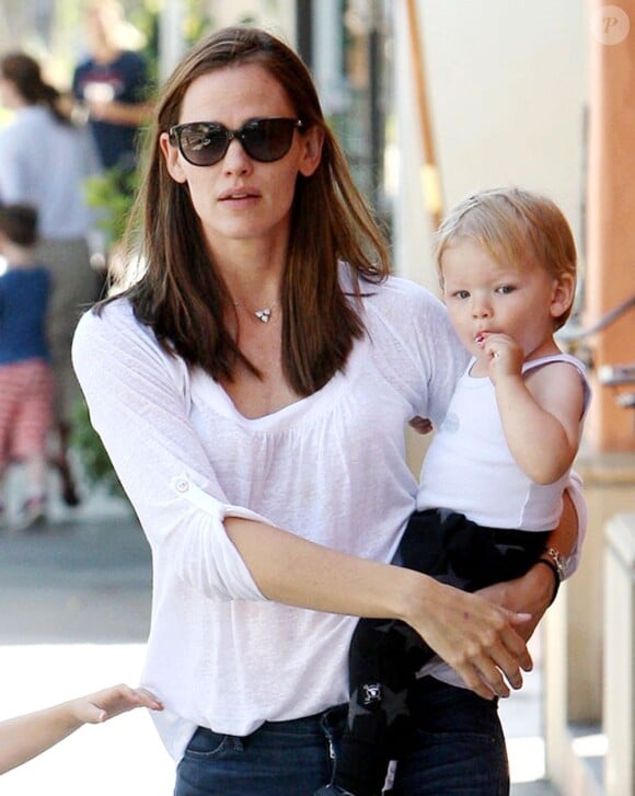 Jennifer Garner et son adorable Samuel à Santa Monica, le 4 juin 2013
