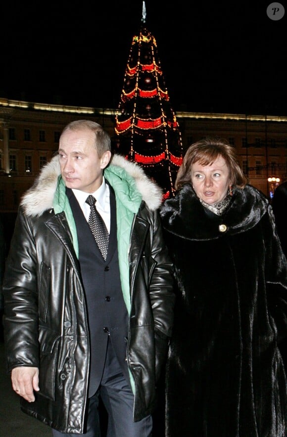 Vladimir Poutine et sa femme Lioudmila Poutina à Saint-Pétersbourg en décembre 2007.