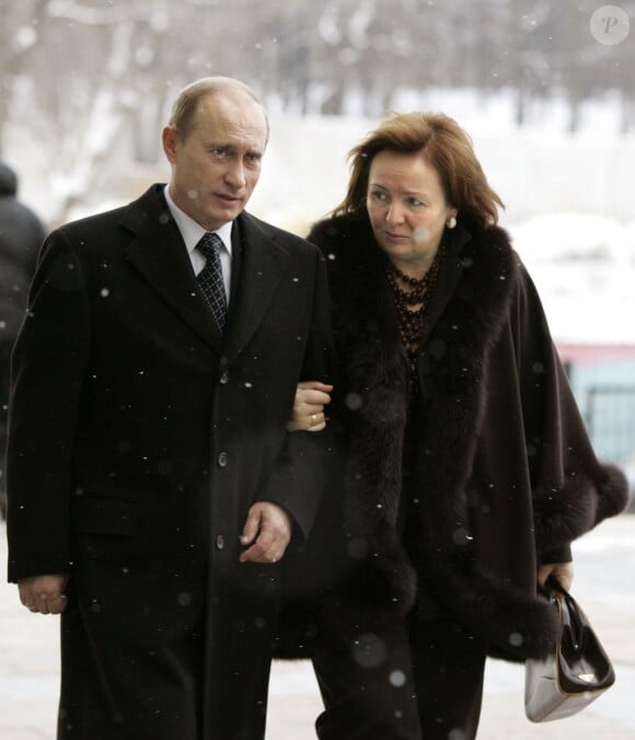 Vladimir Poutine et sa femme Lioudmila Poutina à Moscou, en décembre 2007.