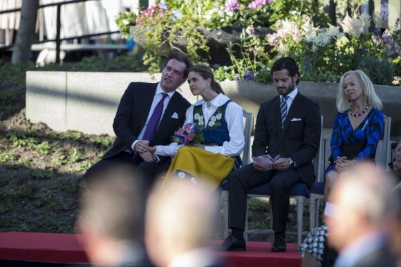La famille royale de Suède à Skansen le 6 juin 2013 pour la fête nationale. Chris O'Neill, fiancé de la princesse Madeleine, y prenait part.