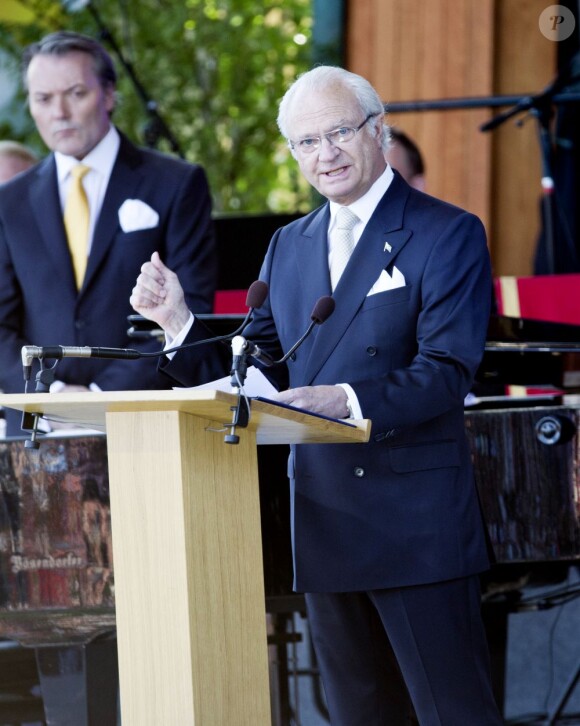 La famille royale de Suède à Skansen le 6 juin 2013 pour la fête nationale. Chris O'Neill, fiancé de la princesse Madeleine, y prenait part.