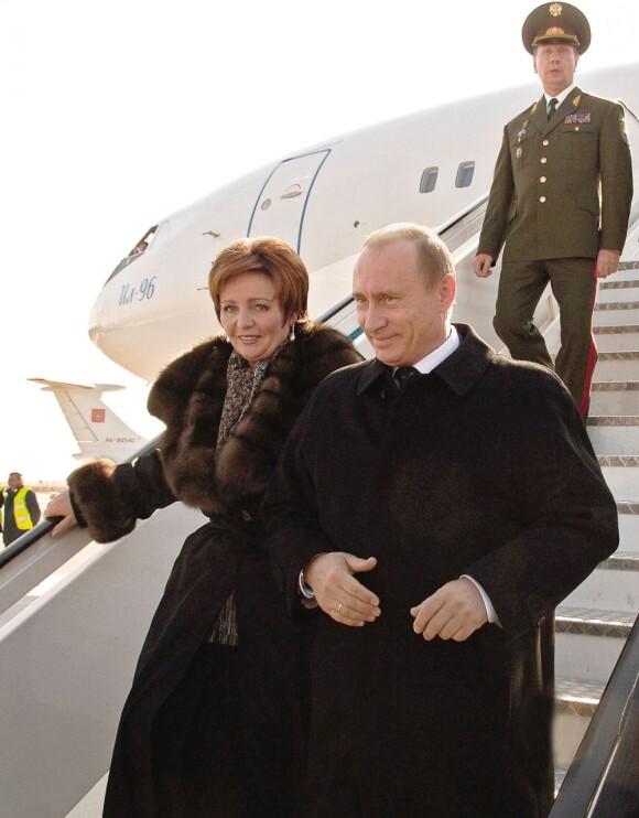 Vladimir Poutine et sa femme Lioudmila arrivant en Espagne à Madrid en 2006
