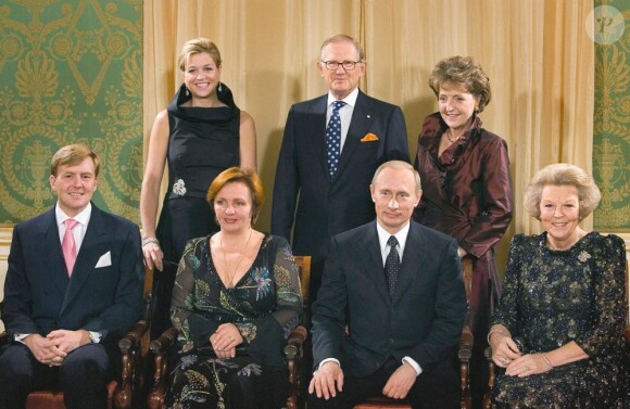 Vladimir Poutine et sa femme Lioudmila avec la famile royale des Pays-Bas en 2005