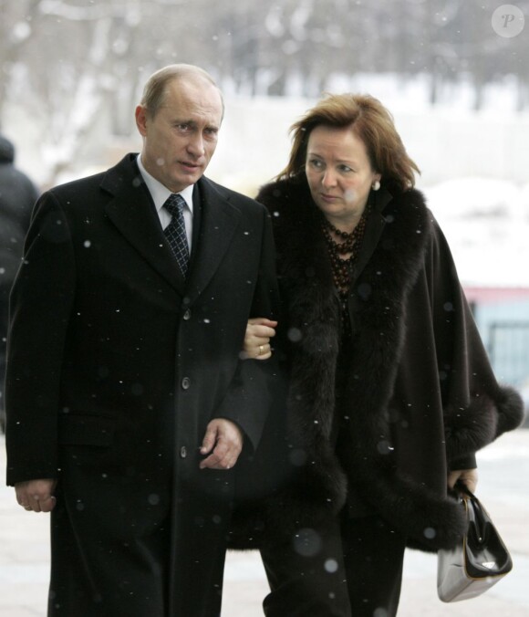 Vladimir Poutine et sa femme Lioudmila à Moscou le 2 décembre 2007