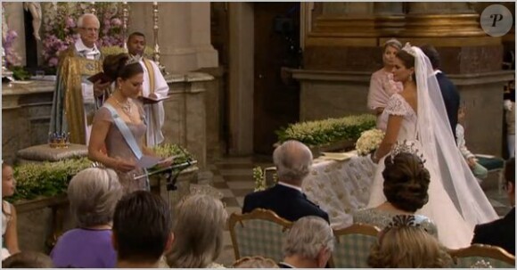 La princesse Victoria de Suède en pleine lecture à la chapelle royale lors du mariage de sa soeur la princesse Madeleine et de Chris O'Neill le 8 juin 2013 à Stockholm.