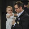 La princesse Estelle de Suède, 15 mois, venue avec ses parents la princesse Victoria et le prince Daniel, était une véritable attraction au mariage de la princesse Madeleine et Chris O'Neill le 8 juin 2013 à Stockholm.