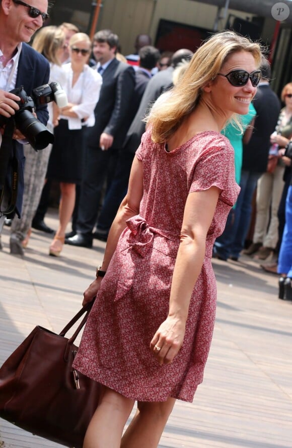 Anne-Sophie Lapix arrive à Roland-Garros, Paris, le 8 juin 2013.