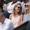 Natalia Vodianova avec une amie et Antoine Arnault profitent de la finale dames à Roland-Garros, Paris, le 8 juin 2013.