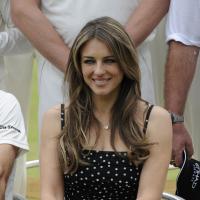 Elizabeth Hurley : Élégante supportrice de son fiancé Shane Warne