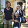 Gwen Stefani, son mari Gavin Rossdale et leur fils Kingston quittent la maison des parents de la chanteuse. Los Angeles, le 8 juin 2013.