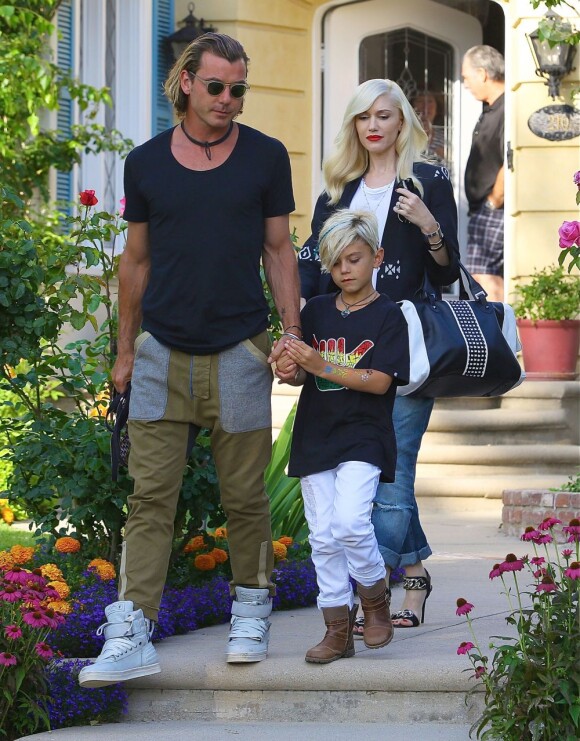 Gwen Stefani, son mari Gavin Rossdale et leur fils Kingston quittent la maison des parents de la chanteuse. Los Angeles, le 8 juin 2013.