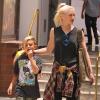 Gwen Stefani et son fils Kingston (7 ans) se balade dans un centre commercial. Los Angeles, le 9 Juin 2013.