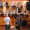 Gwen Stefani et son fils Zuma dans un centre commercial à Los Angeles, le 9 Juin 2013.