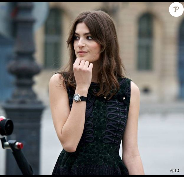 Alma Jodorowsky, 21 ans, héroïne de Chaumet et sa montre Class One.