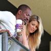 Eddie Murphy et sa petite amie Paige Butcher surpris au balcon de leur chambre d'hôtel à Maui. Hawaï, le 11 juin 2013.