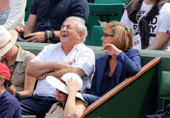 Dominique Strauss-Kahn et sa compagne Myriam L'Aouffir lors des Internationaux de France à Roland-Garros le 8 juin 2013.