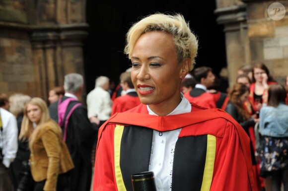 La chanteuse Emeli Sandé reçoit un diplôme d'honneur de l'Université de Glasgow pour sa remarquable contribution à la musique Britannique, le 12 juin 2013.