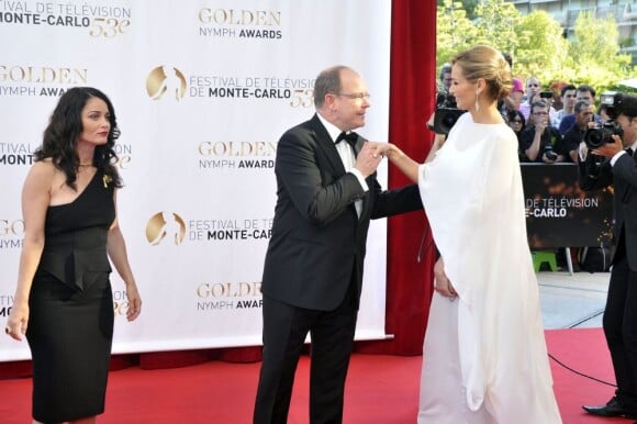 Albert de Monaco et Adriana Karembeu à la cérémonie de remise de récompenses du 53e Festival de Télévision de Monte-Carlo au Grimaldi Forum, le 13 juin 2013.