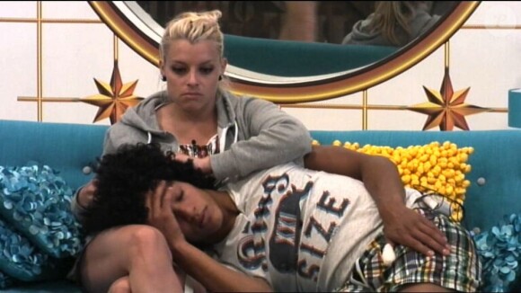 Alexia, candidate très tactile dans Secret Story 7