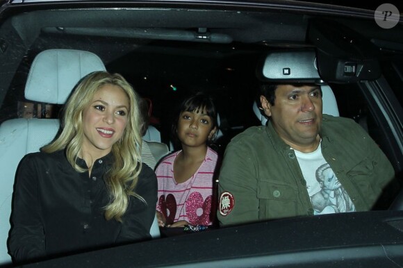 Shakira sort du restaurant japonais Yojisan à Los Angeles, le 13 juin 2013.