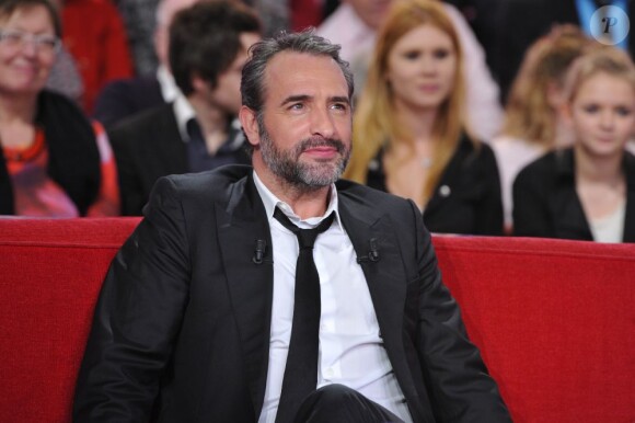 Jean Dujardin sur le plateau de Vivement Dimanche, le 24 février 2013.
